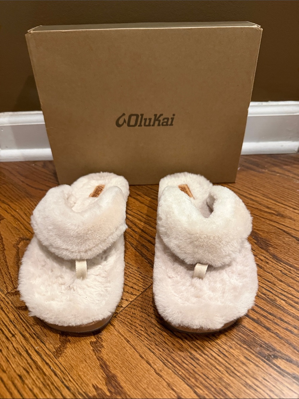 OluKai Kids Plush Faux-Fur Flip Flop Sandals in Cream